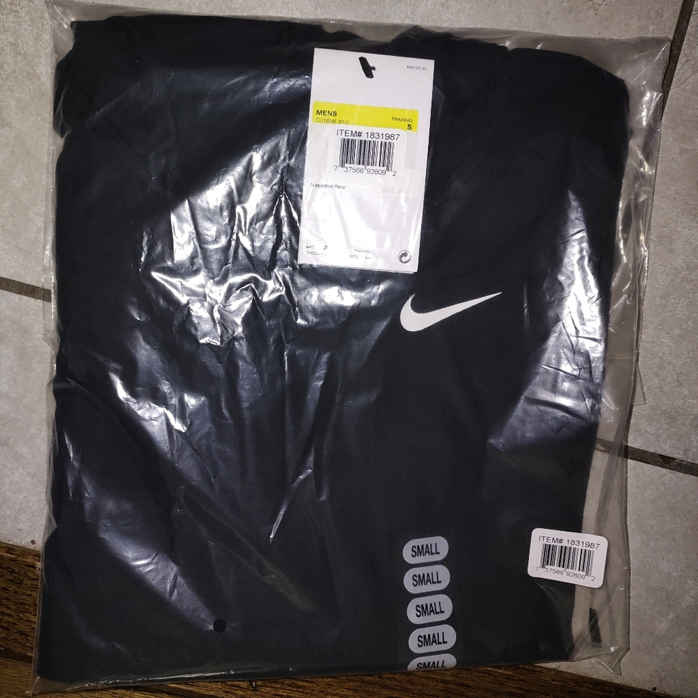 New!!!! Nike Men's Black Long Sleeve Shirt Hoodie Dri Fit Size Small Black Color